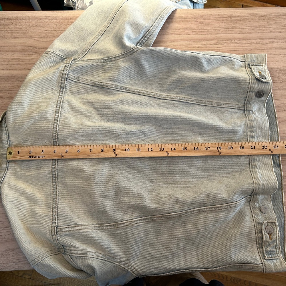Levi's Denim Trucker Jacket Light Wash Blue Size L - Picture 7 of 9